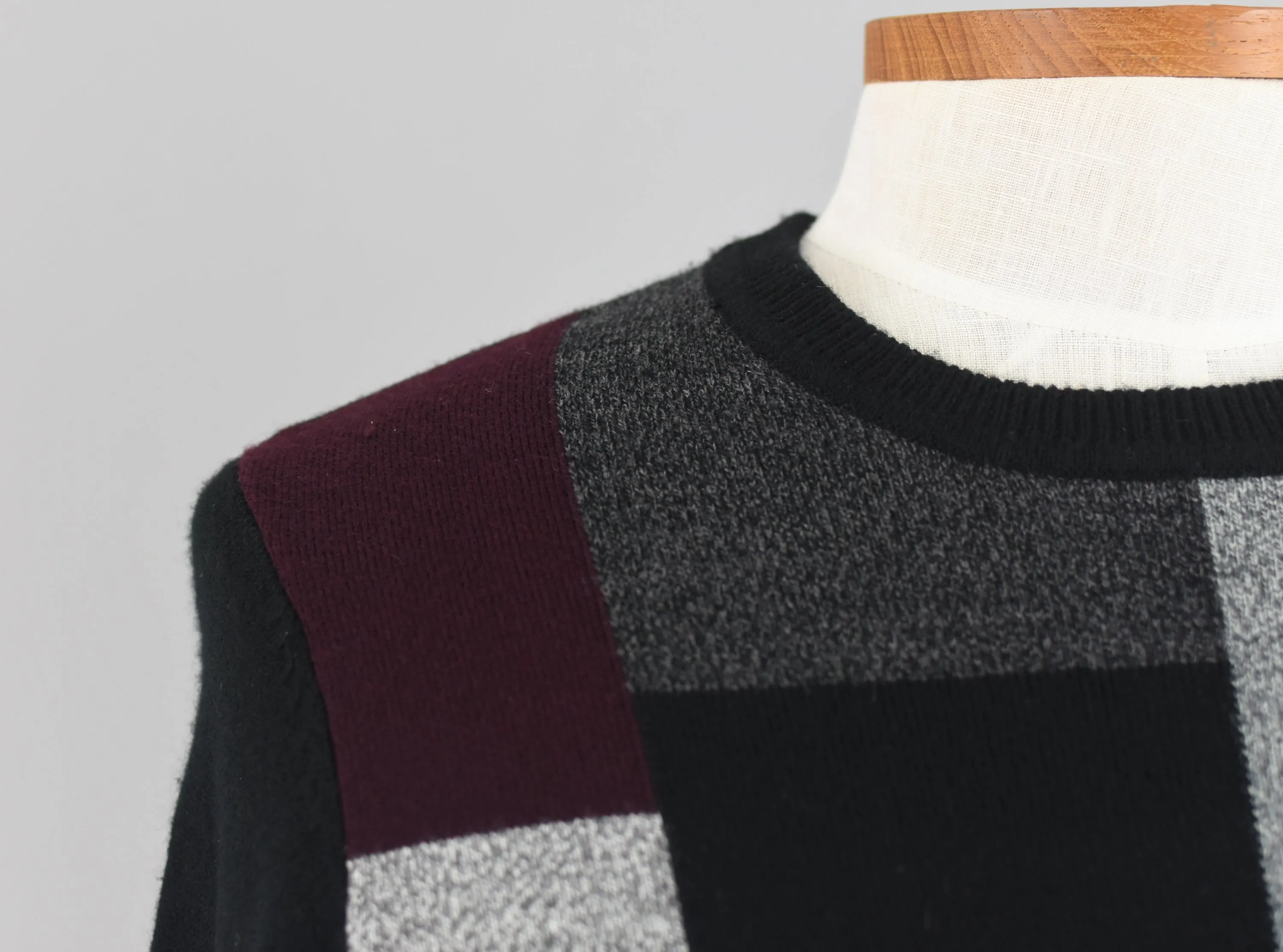 Dockers Black & Burgundy Colorblock Sweater Men's Small