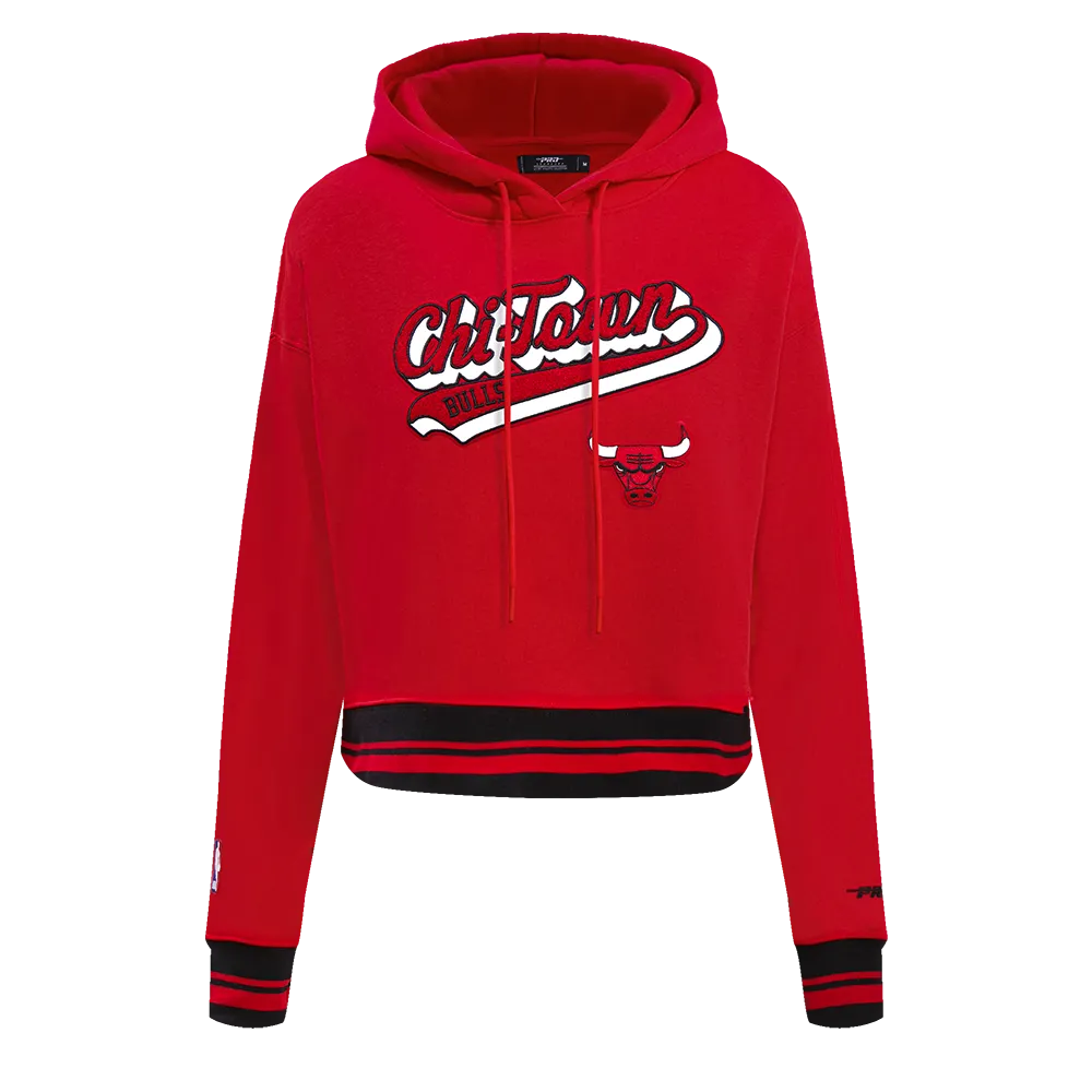 NBA CHICAGO BULLS SCRIPT TAIL WOMEN'S RIB FLC CROPPED PO HOODIE (RED/BLACK)