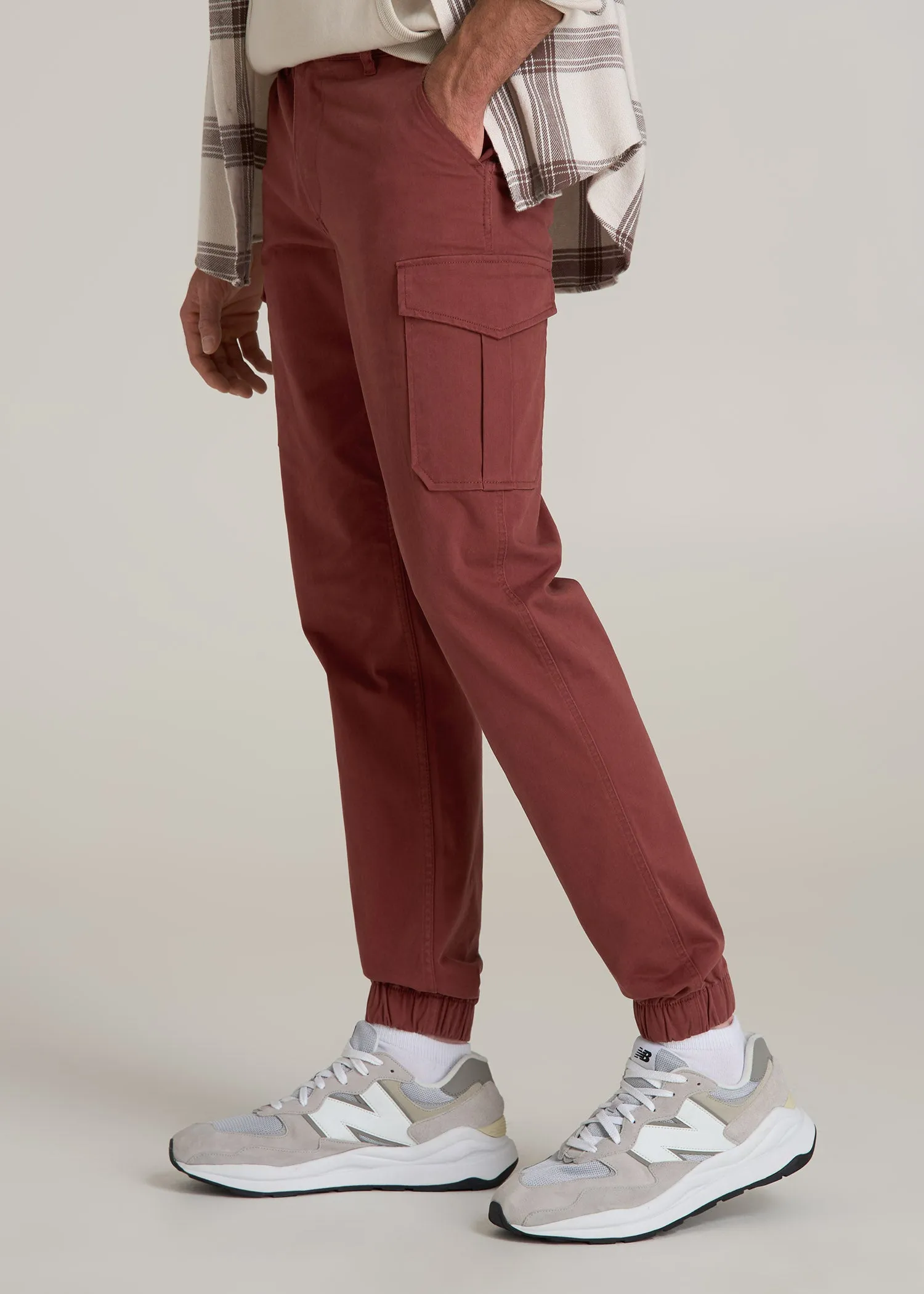 TAPERED-FIT Stretch Cotton Cargo Jogger Pants for Tall Men in Intense Rust